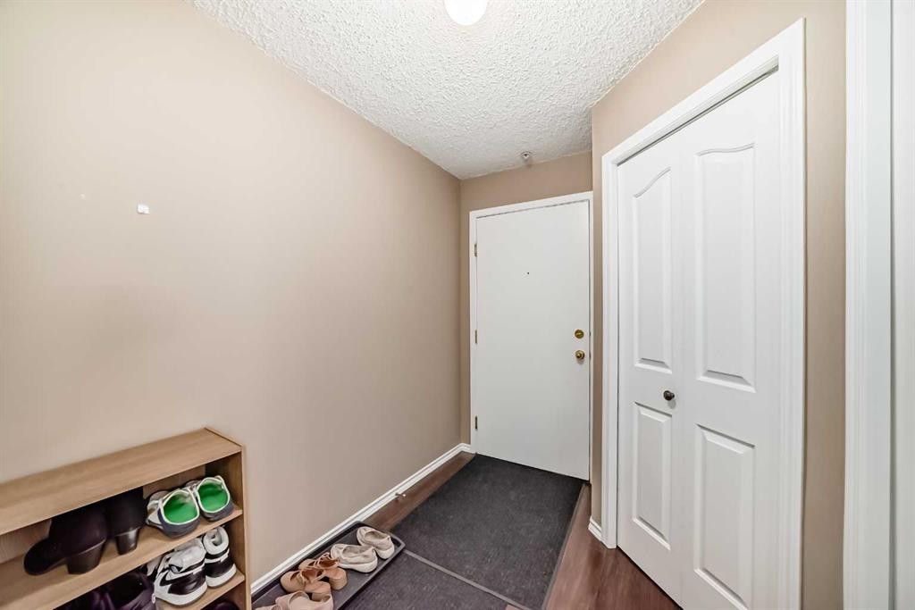 119-6000 Somervale Court Sw, Calgary, AB - Indoor Photo Showing Other Room