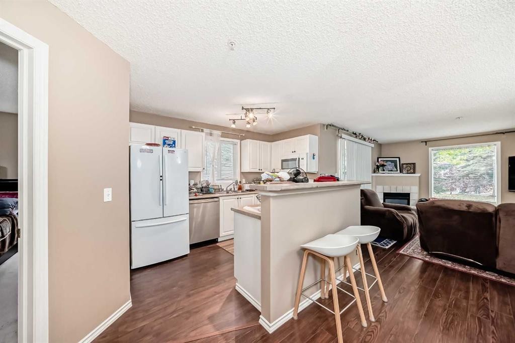 119-6000 Somervale Court Sw, Calgary, AB - Indoor Photo Showing Kitchen