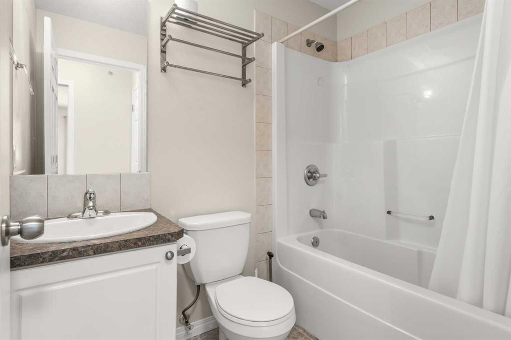 308-1010 Railway Street, Crossfield, AB - Indoor Photo Showing Bathroom