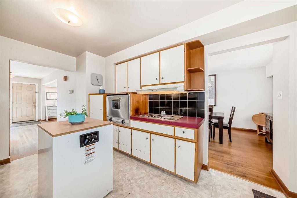 5115 5 Street Sw, Calgary, AB - Indoor Photo Showing Kitchen