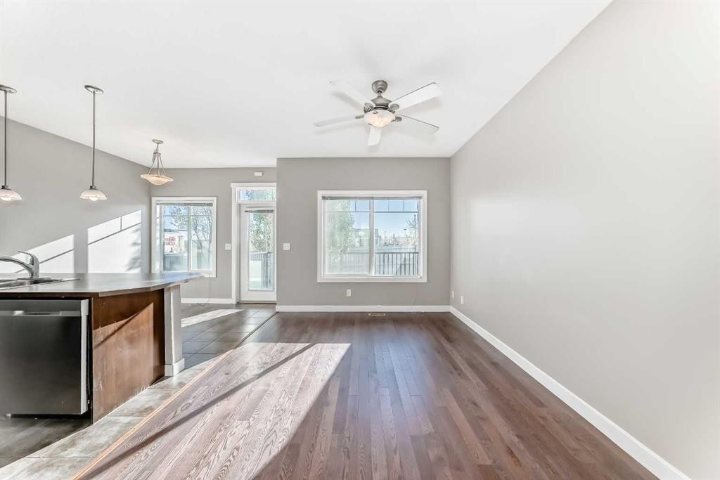 33 Cimarron Vista Gardens, Okotoks, AB - Indoor Photo Showing Other Room