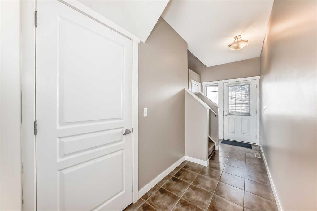 33 Cimarron Vista Gardens, Okotoks, AB - Indoor Photo Showing Other Room