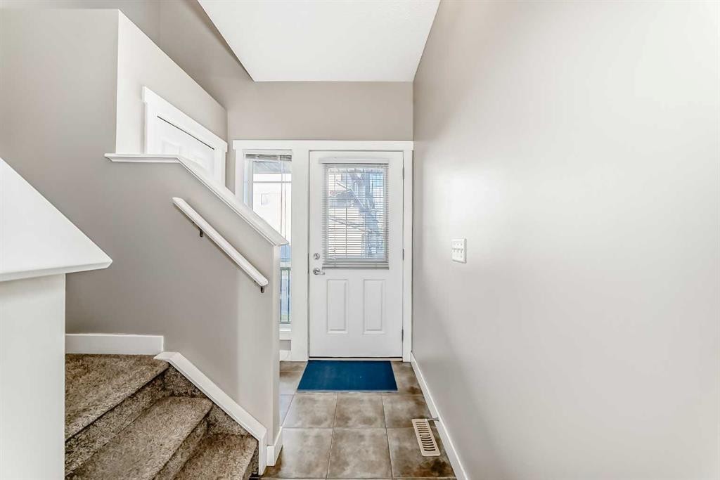 33 Cimarron Vista Gardens, Okotoks, AB - Indoor Photo Showing Other Room