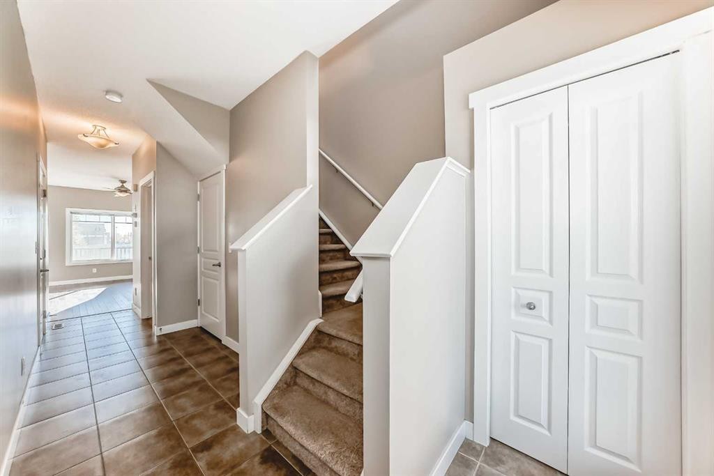 33 Cimarron Vista Gardens, Okotoks, AB - Indoor Photo Showing Other Room