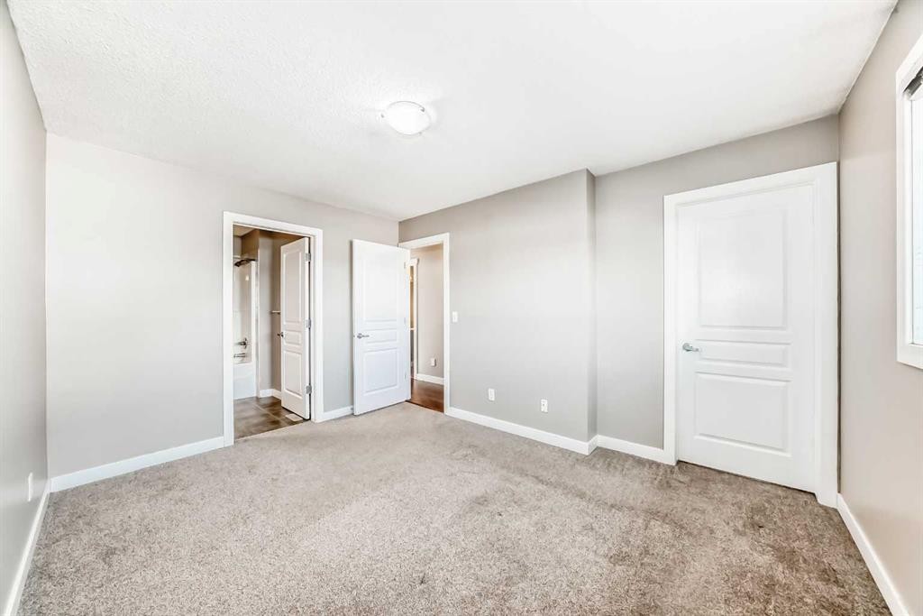 33 Cimarron Vista Gardens, Okotoks, AB - Indoor Photo Showing Other Room