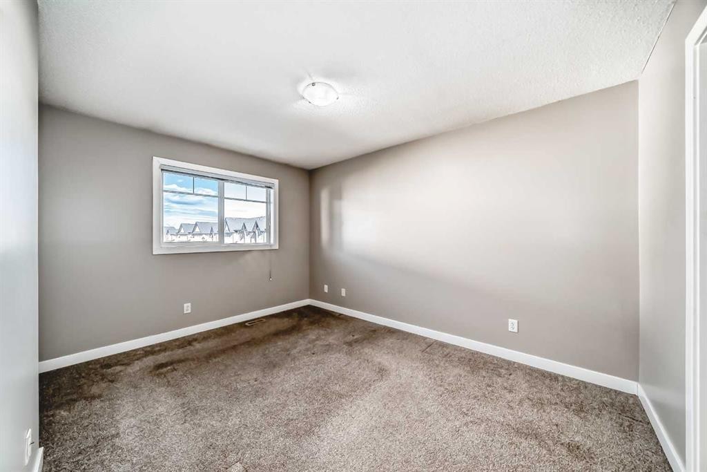 33 Cimarron Vista Gardens, Okotoks, AB - Indoor Photo Showing Other Room