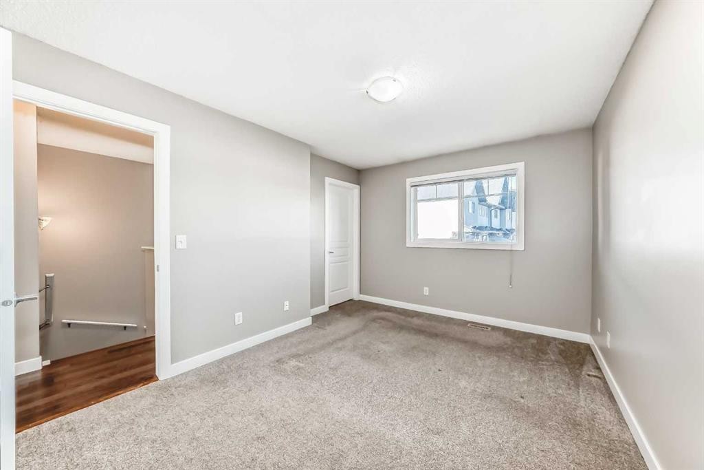 33 Cimarron Vista Gardens, Okotoks, AB - Indoor Photo Showing Other Room