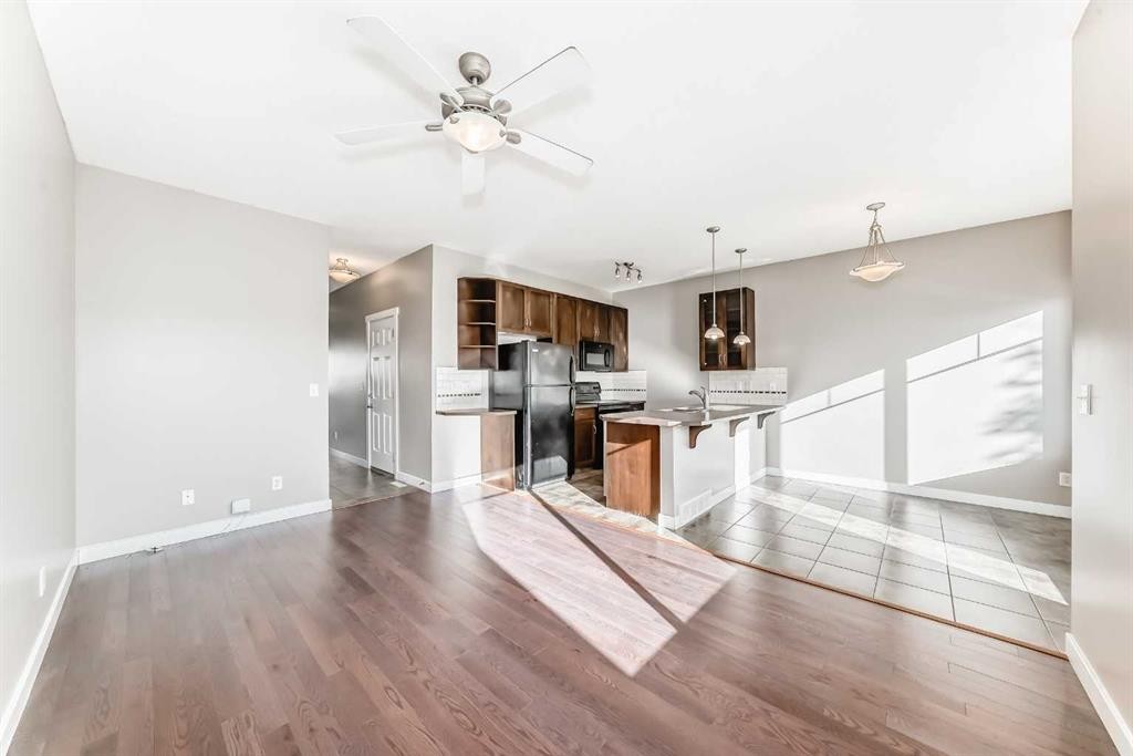 33 Cimarron Vista Gardens, Okotoks, AB - Indoor Photo Showing Kitchen