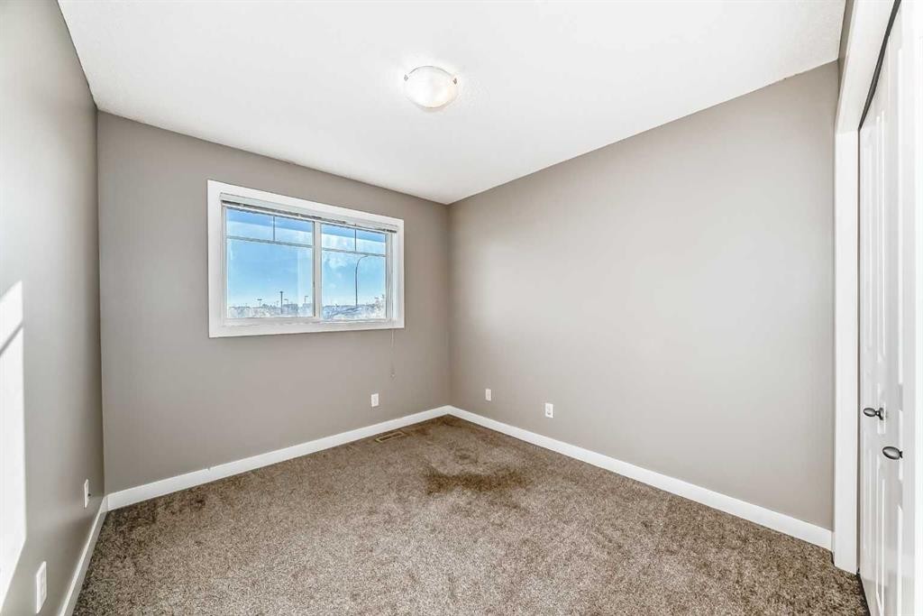 33 Cimarron Vista Gardens, Okotoks, AB - Indoor Photo Showing Other Room