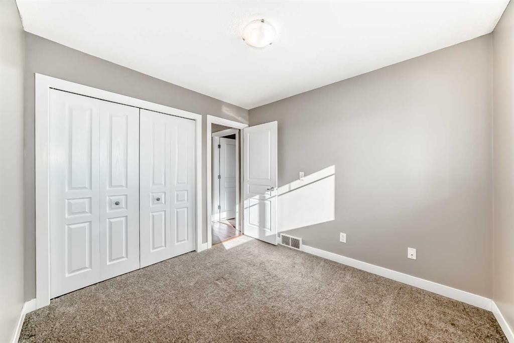 33 Cimarron Vista Gardens, Okotoks, AB - Indoor Photo Showing Other Room