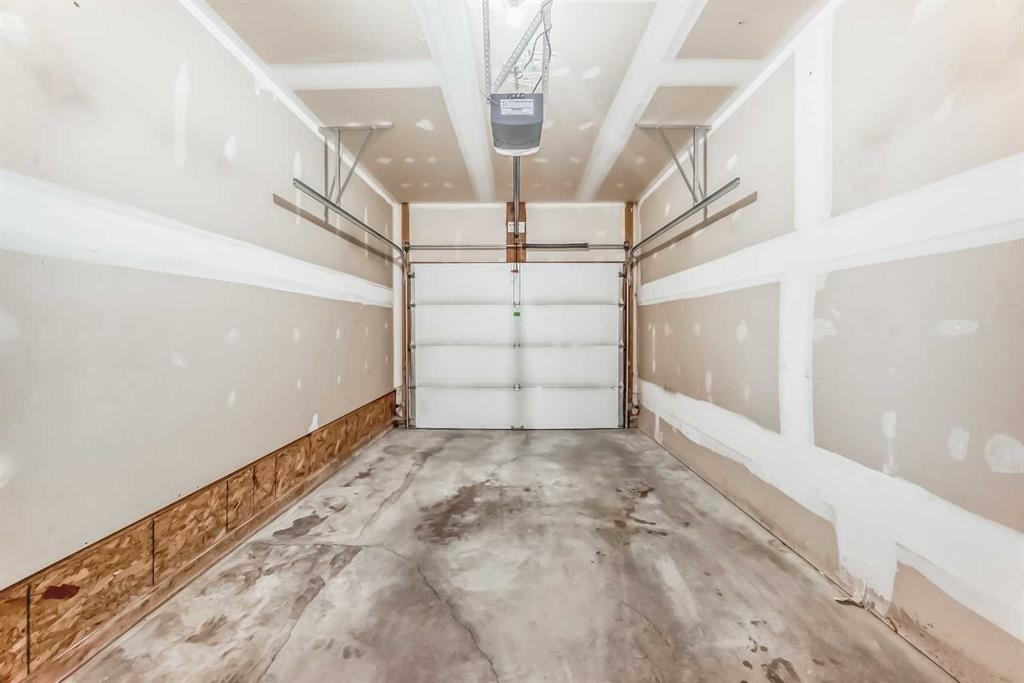 33 Cimarron Vista Gardens, Okotoks, AB - Indoor Photo Showing Garage