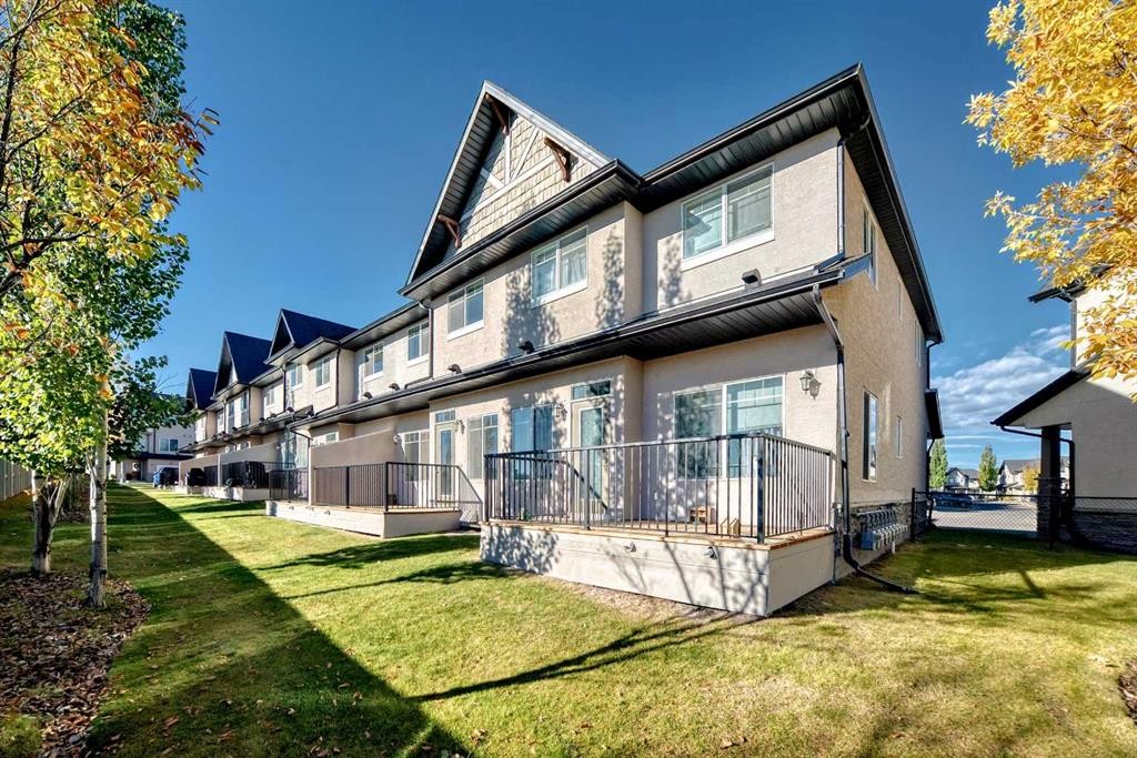 33 Cimarron Vista Gardens, Okotoks, AB - Outdoor