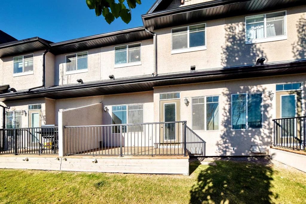 33 Cimarron Vista Gardens, Okotoks, AB - Outdoor With Deck Patio Veranda