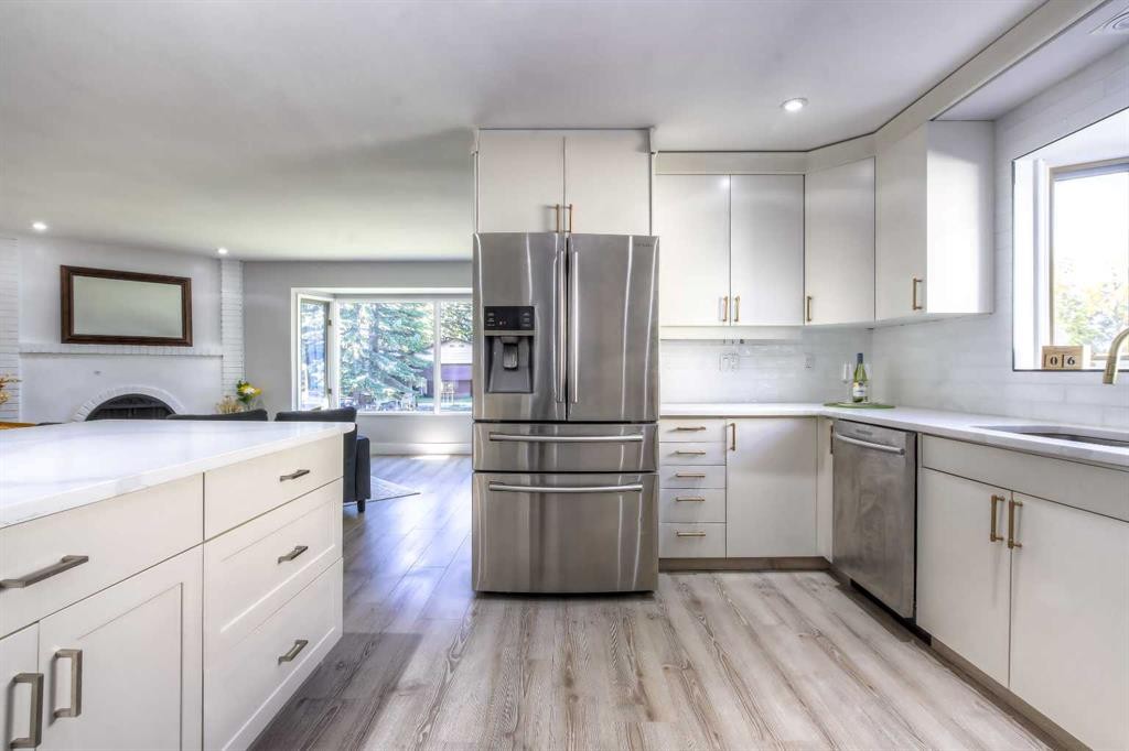 511 Cedarille Crescent Sw, Calgary, AB - Indoor Photo Showing Kitchen With Stainless Steel Kitchen With Upgraded Kitchen