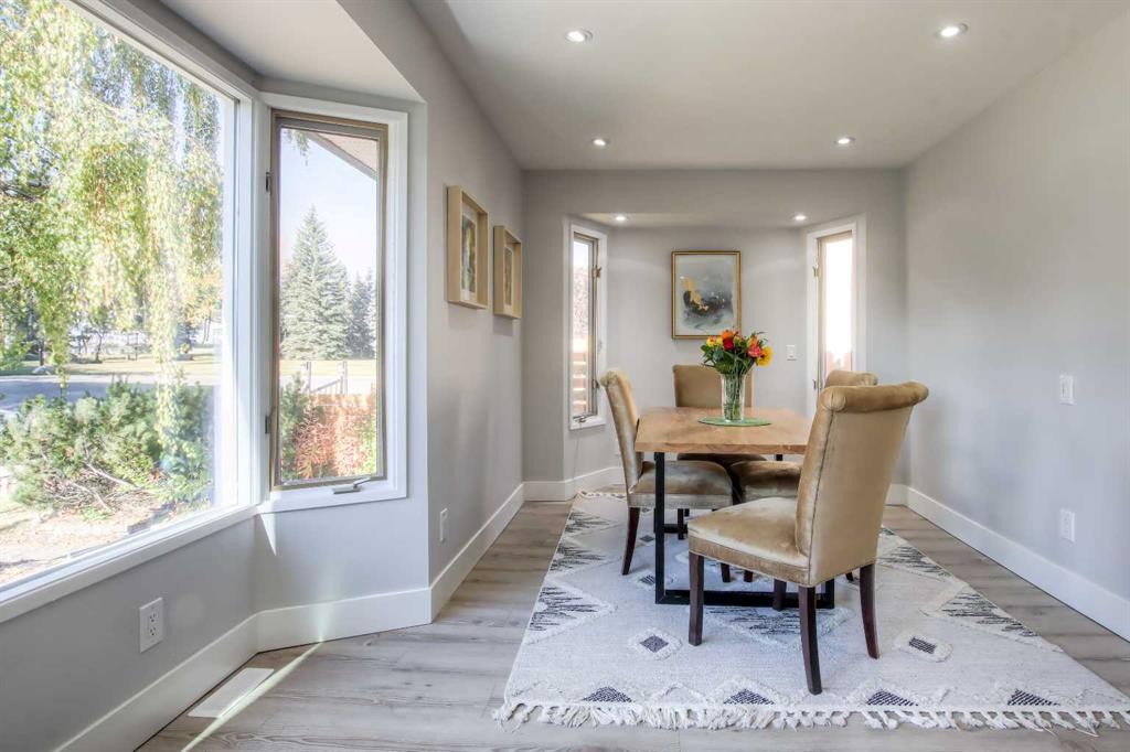 511 Cedarille Crescent Sw, Calgary, AB - Indoor Photo Showing Dining Room