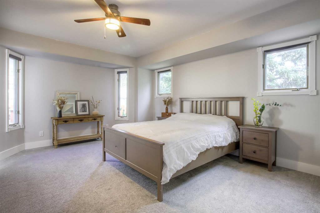 511 Cedarille Crescent Sw, Calgary, AB - Indoor Photo Showing Bedroom