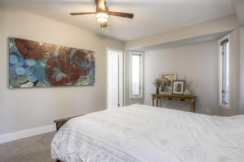 511 Cedarille Crescent Sw, Calgary, AB - Indoor Photo Showing Bedroom