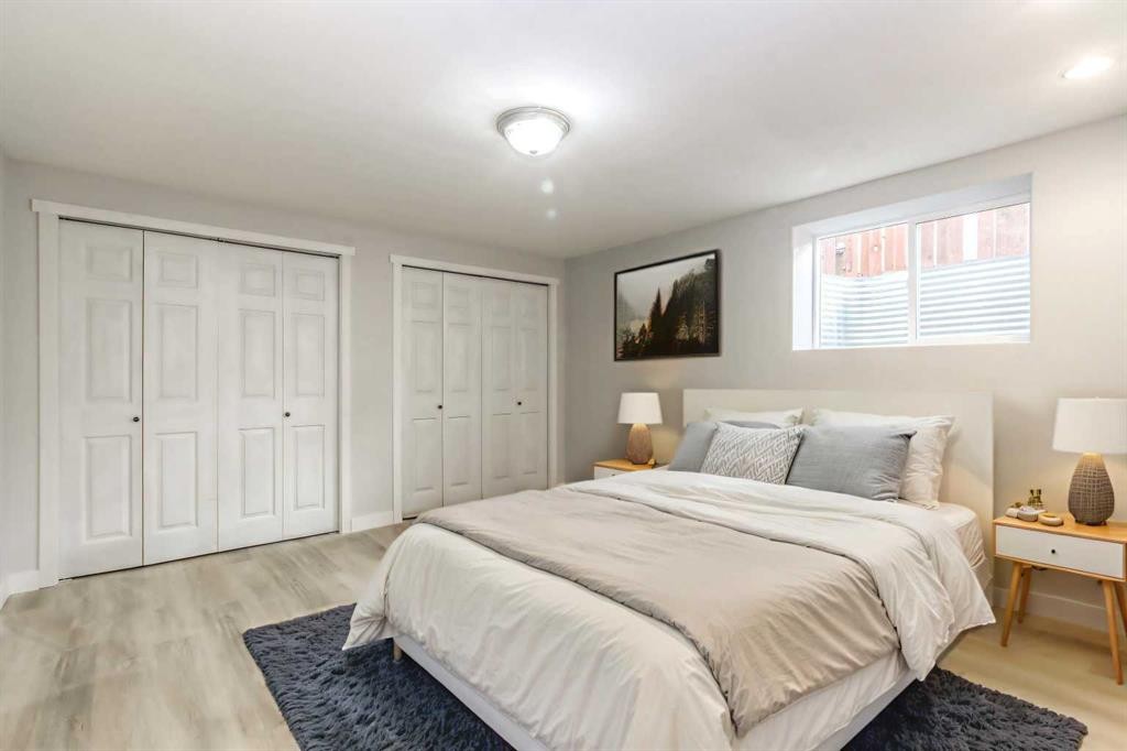 511 Cedarille Crescent Sw, Calgary, AB - Indoor Photo Showing Bedroom
