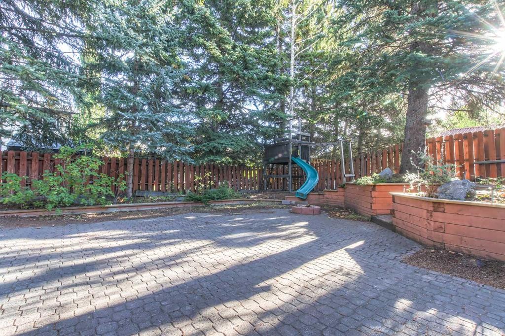 511 Cedarille Crescent Sw, Calgary, AB - Outdoor