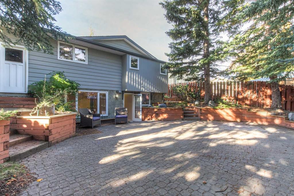 511 Cedarille Crescent Sw, Calgary, AB - Outdoor