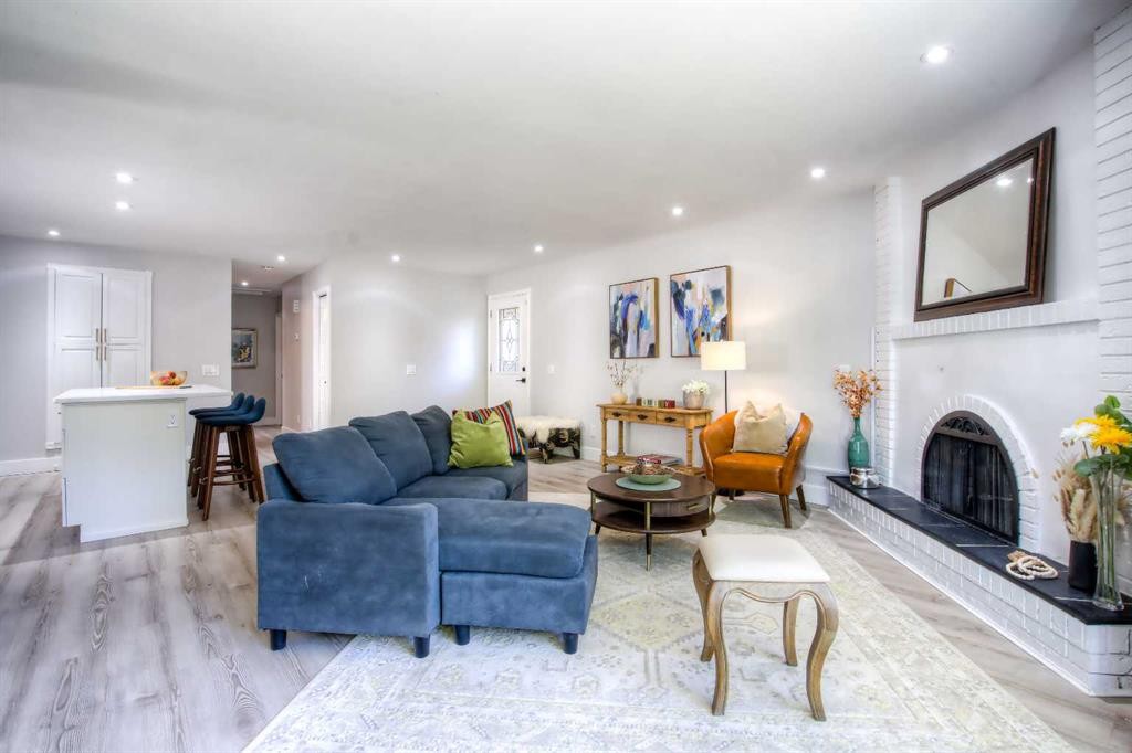 511 Cedarille Crescent Sw, Calgary, AB - Indoor Photo Showing Living Room With Fireplace