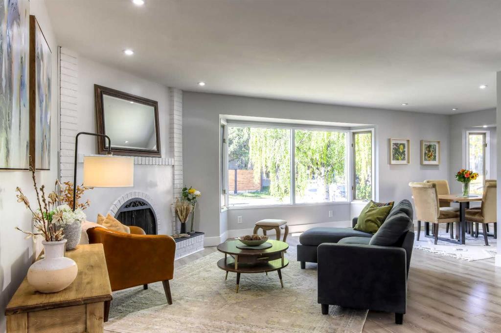 511 Cedarille Crescent Sw, Calgary, AB - Indoor Photo Showing Living Room With Fireplace