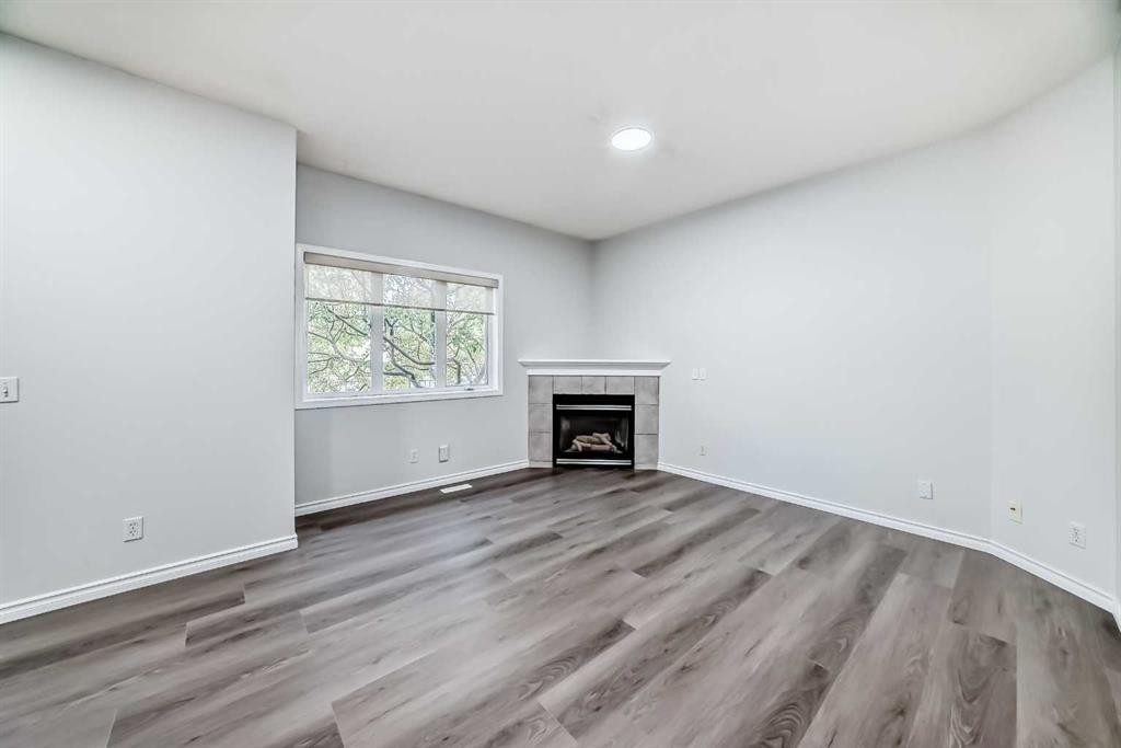 92 Simcoe Place Sw, Calgary, AB - Indoor With Fireplace