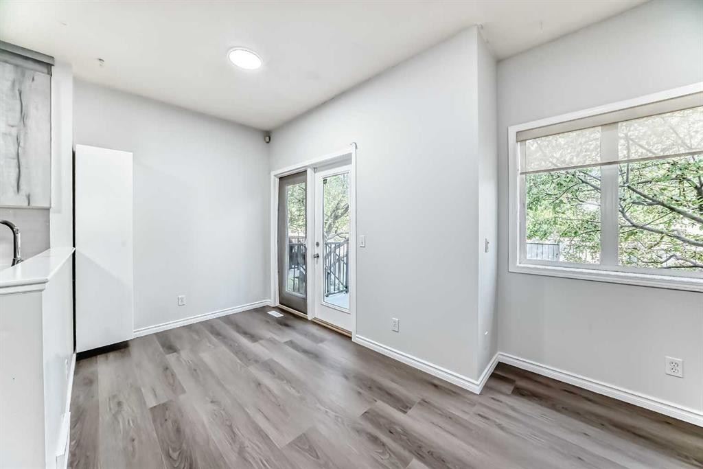 92 Simcoe Place Sw, Calgary, AB - Indoor Photo Showing Other Room