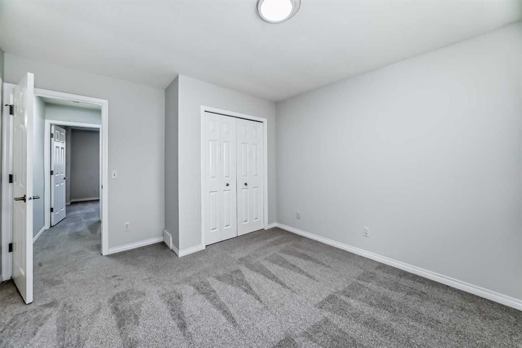92 Simcoe Place Sw, Calgary, AB - Indoor Photo Showing Other Room