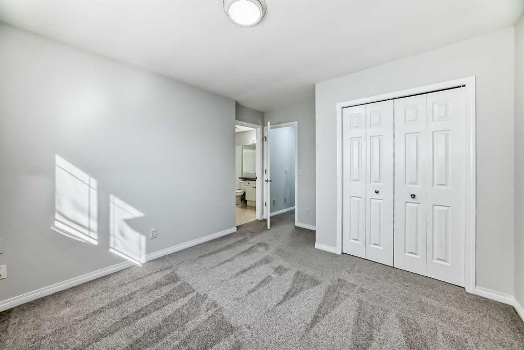 92 Simcoe Place Sw, Calgary, AB - Indoor Photo Showing Other Room