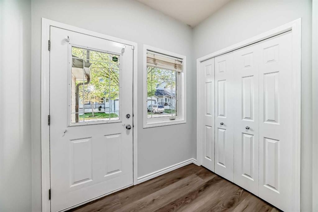 92 Simcoe Place Sw, Calgary, AB - Indoor Photo Showing Other Room