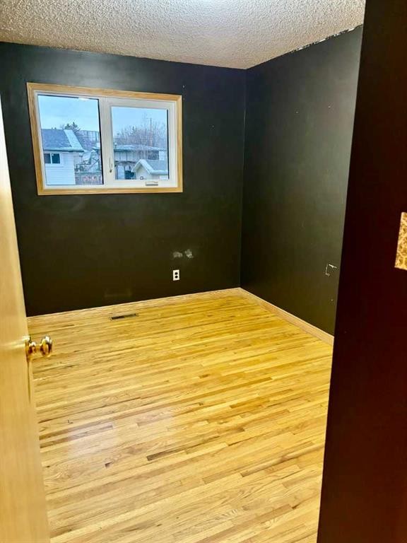 7711 Bowcliffe Crescent Nw, Calgary, AB - Indoor Photo Showing Other Room