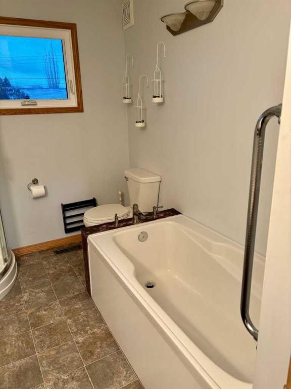 7711 Bowcliffe Crescent Nw, Calgary, AB - Indoor Photo Showing Bathroom