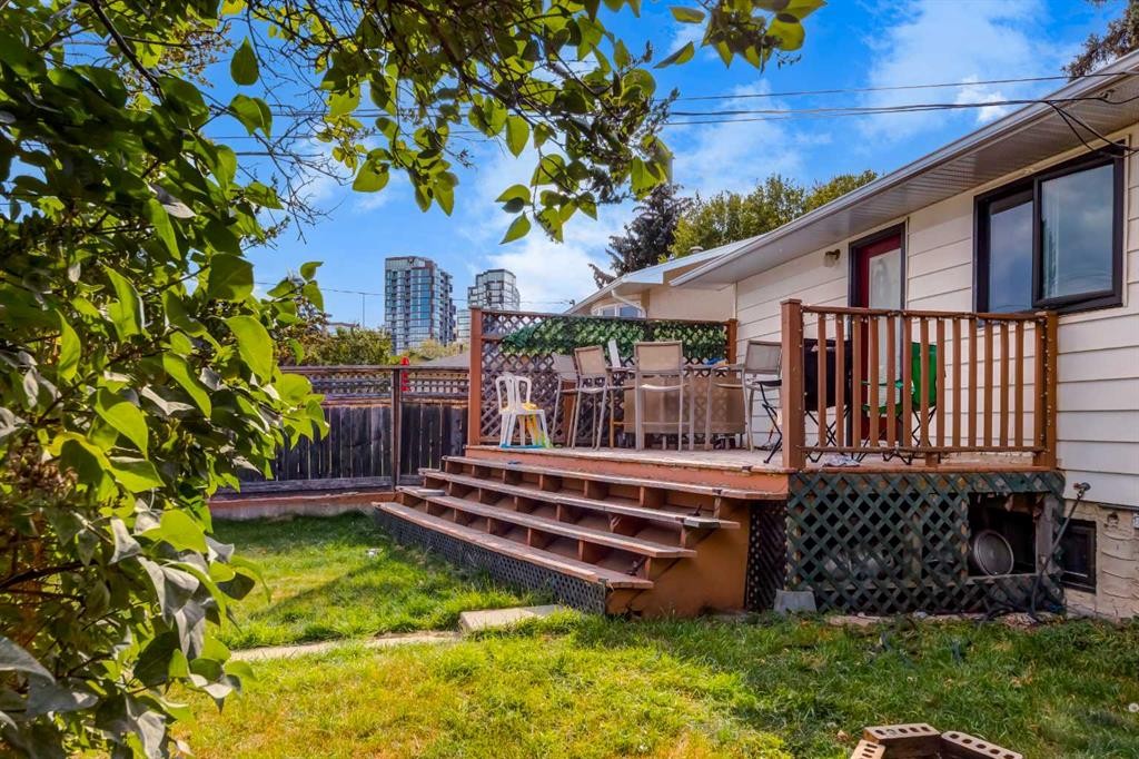 7711 Bowcliffe Crescent Nw, Calgary, AB - Outdoor With Deck Patio Veranda