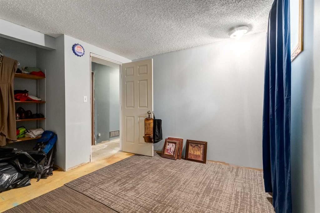 7711 Bowcliffe Crescent Nw, Calgary, AB - Indoor