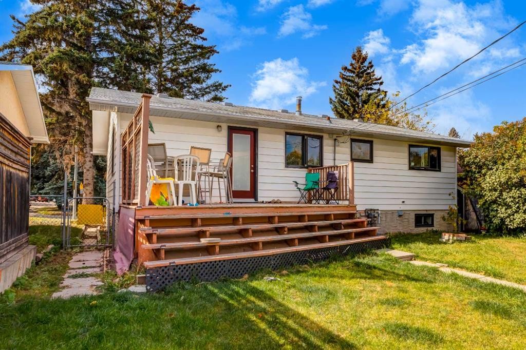 7711 Bowcliffe Crescent Nw, Calgary, AB - Outdoor With Deck Patio Veranda