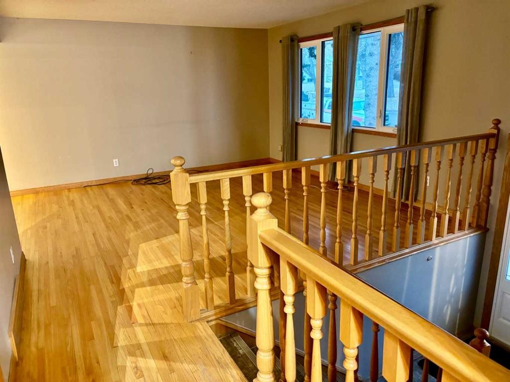 7711 Bowcliffe Crescent Nw, Calgary, AB - Indoor Photo Showing Other Room