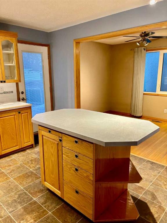 7711 Bowcliffe Crescent Nw, Calgary, AB - Indoor