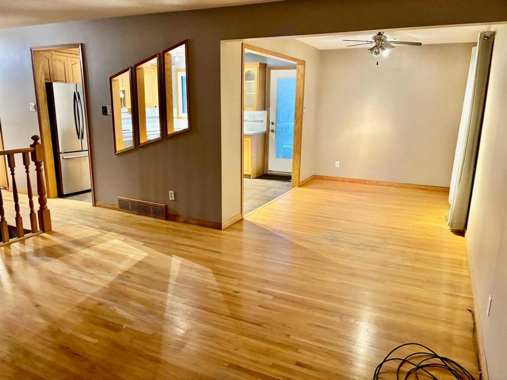 7711 Bowcliffe Crescent Nw, Calgary, AB - Indoor Photo Showing Other Room