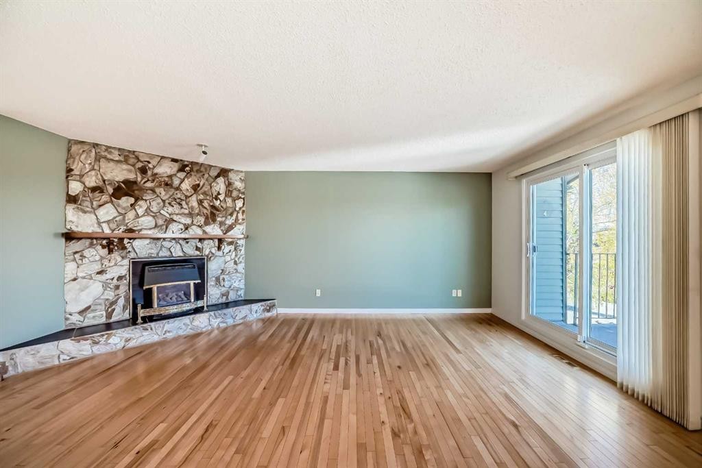 40 Glenpatrick Crescent, Cochrane, AB - Indoor Photo Showing Living Room With Fireplace