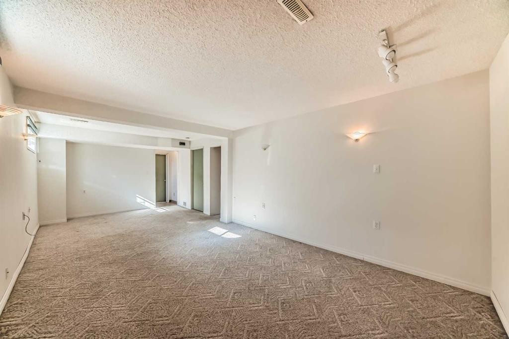 40 Glenpatrick Crescent, Cochrane, AB - Indoor Photo Showing Other Room