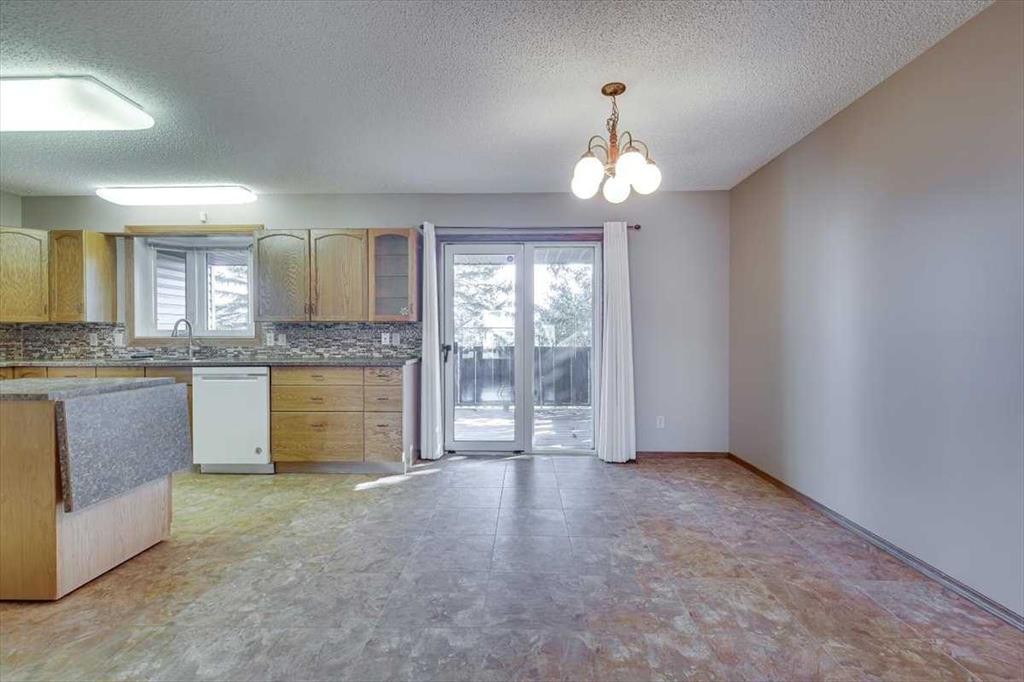 433 Regal Crescent, Trochu, AB - Indoor Photo Showing Kitchen