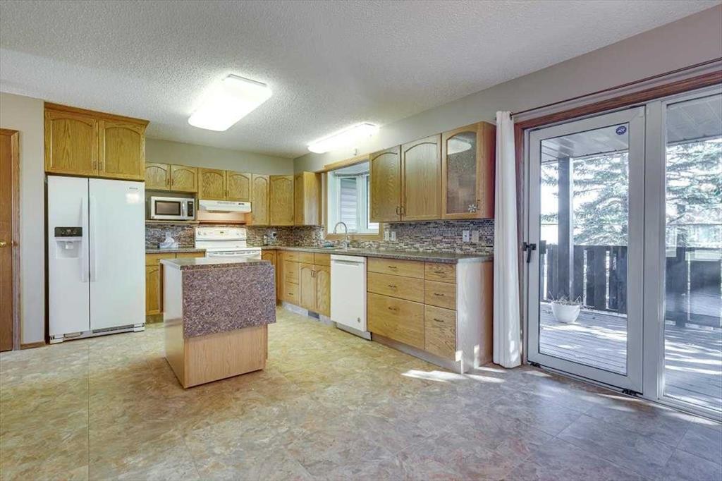 433 Regal Crescent, Trochu, AB - Indoor Photo Showing Kitchen