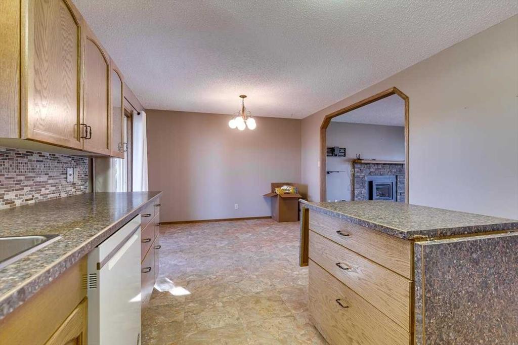 433 Regal Crescent, Trochu, AB - Indoor Photo Showing Kitchen