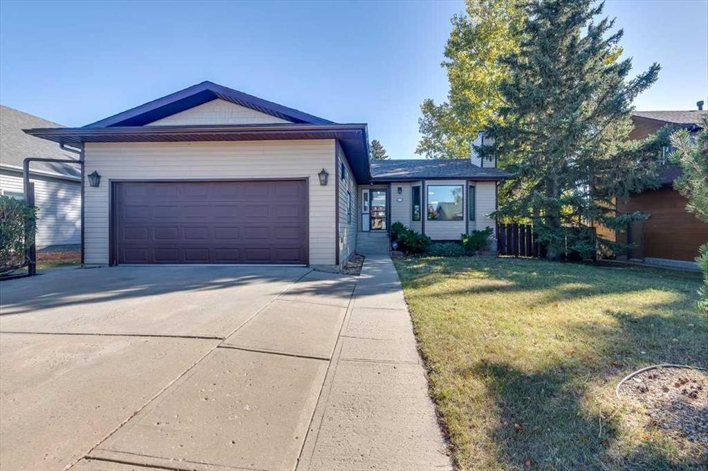 433 Regal Crescent, Trochu, AB - Outdoor With Facade