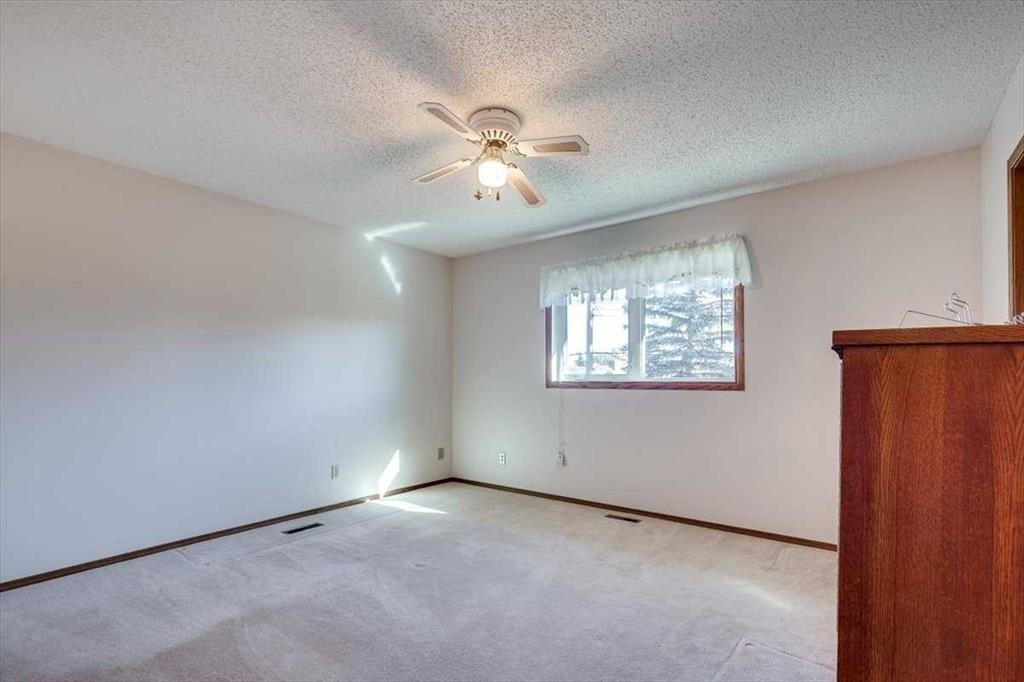 433 Regal Crescent, Trochu, AB - Indoor Photo Showing Other Room