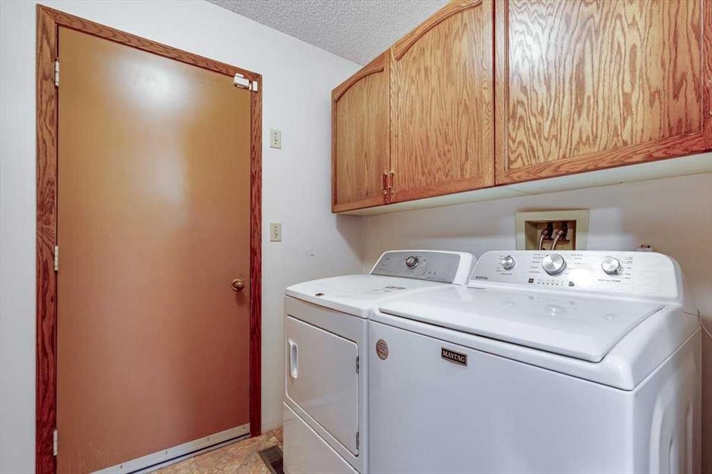 433 Regal Crescent, Trochu, AB - Indoor Photo Showing Laundry Room