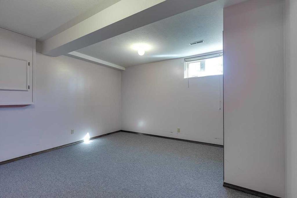 433 Regal Crescent, Trochu, AB - Indoor Photo Showing Other Room