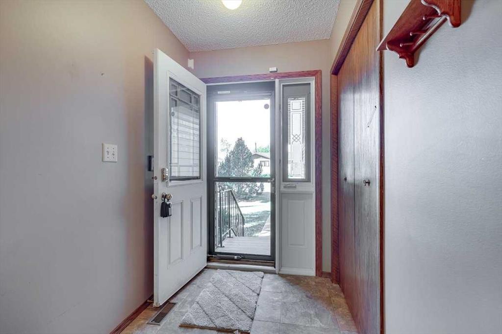 433 Regal Crescent, Trochu, AB - Indoor Photo Showing Other Room