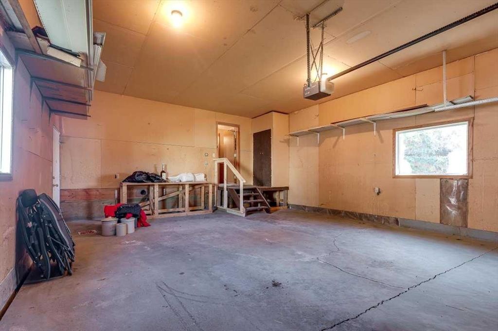 433 Regal Crescent, Trochu, AB - Indoor Photo Showing Other Room